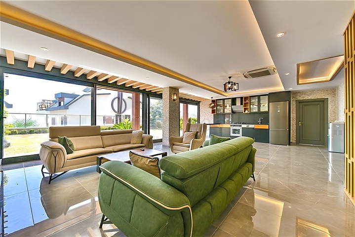 Villa mit Blick auf das Mittelmeer und die Festung von Alanya