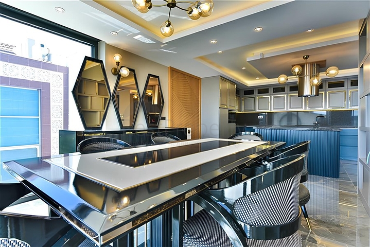 Villa mit Blick auf das Mittelmeer und die Festung von Alanya