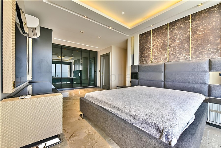 Villa mit Blick auf das Mittelmeer und die Festung von Alanya