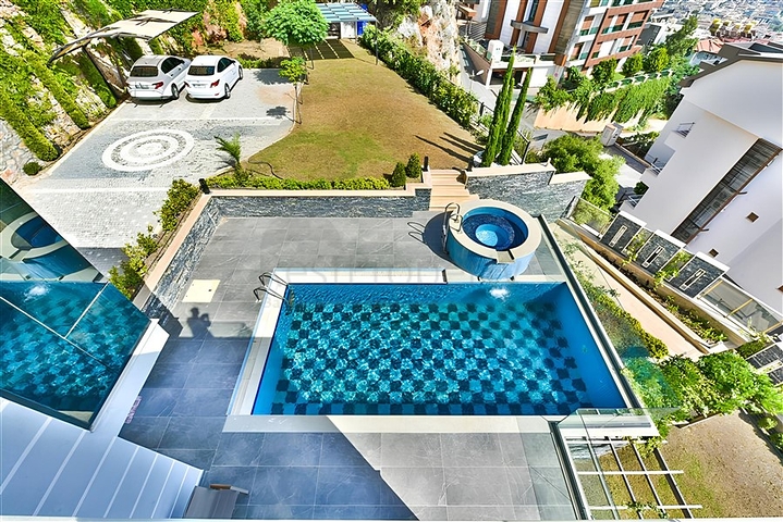 Villa mit Blick auf das Mittelmeer und die Festung von Alanya