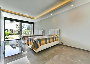 Villa mit Blick auf das Mittelmeer und die Festung von Alanya