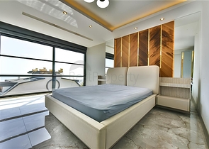 Villa mit Blick auf das Mittelmeer und die Festung von Alanya