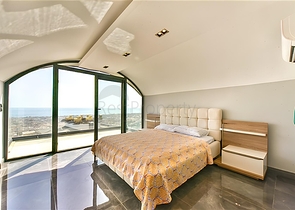 Villa mit Blick auf das Mittelmeer und die Festung von Alanya