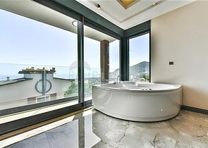 Villa mit Blick auf das Mittelmeer und die Festung von Alanya