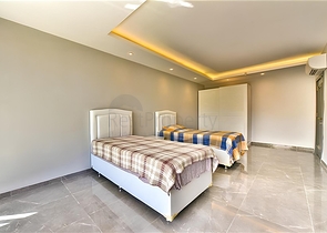 Villa mit Blick auf das Mittelmeer und die Festung von Alanya