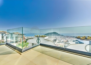 Villa mit Blick auf das Mittelmeer und die Festung von Alanya