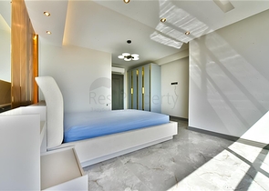 Villa mit Blick auf das Mittelmeer und die Festung von Alanya