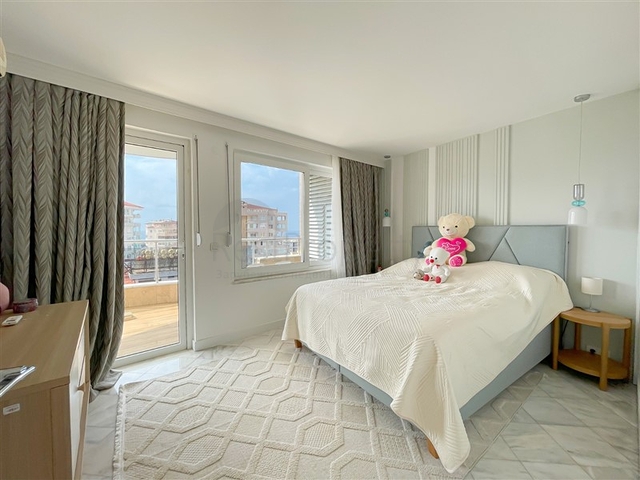 3+1 Penthouse mit Meer- und Bergblick