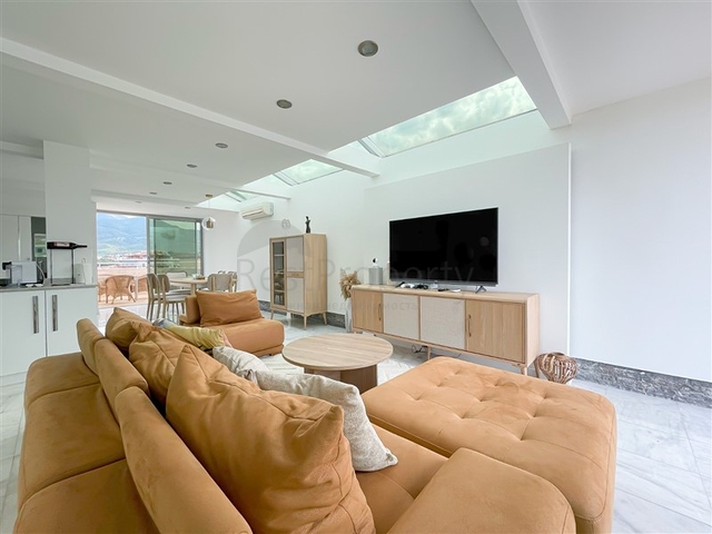 3+1 Penthouse mit Meer- und Bergblick