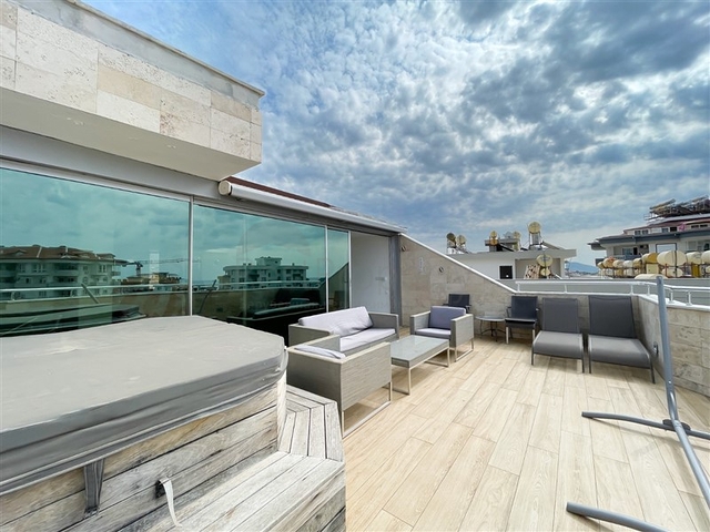 3+1 Penthouse mit Meer- und Bergblick