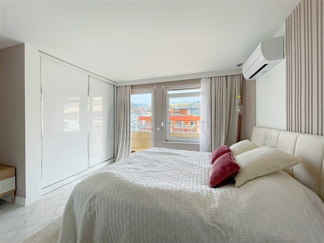 3+1 Penthouse mit Meer- und Bergblick