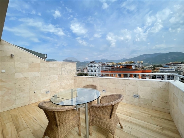 3+1 Penthouse mit Meer- und Bergblick