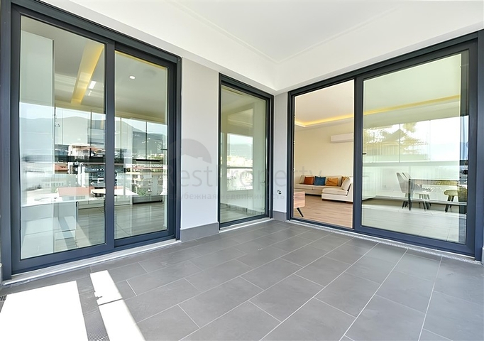 Wohnung 2+1 mit separater Küche 50 Meter vom Meer entfernt im Zentrum von Alanya