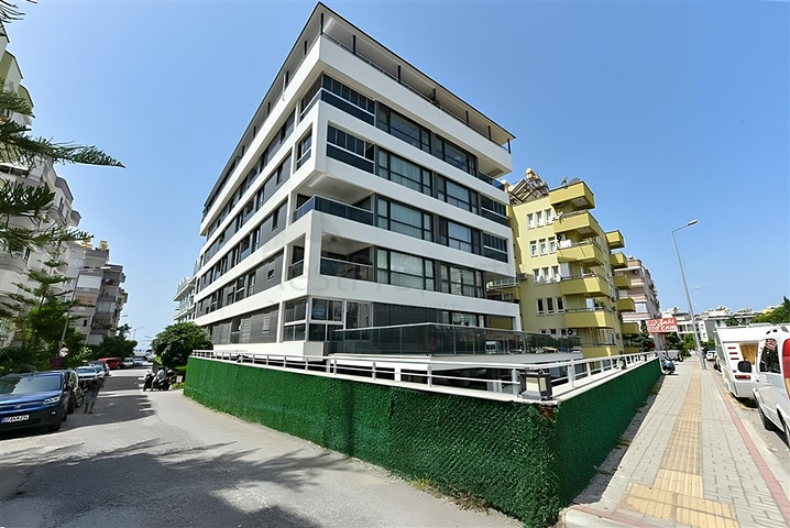 Wohnung 2+1 mit separater Küche 50 Meter vom Meer entfernt im Zentrum von Alanya