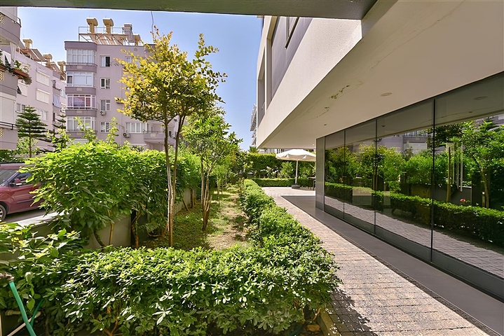 Wohnung 2+1 mit separater Küche 50 Meter vom Meer entfernt im Zentrum von Alanya