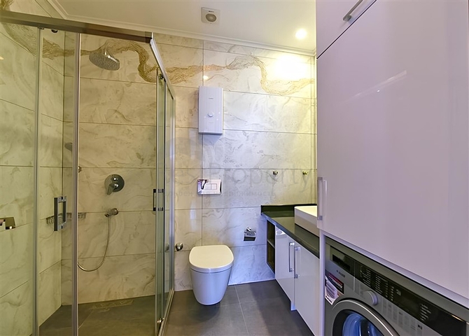 Wohnung 2+1 mit separater Küche 50 Meter vom Meer entfernt im Zentrum von Alanya