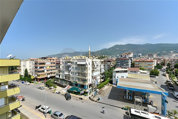 Wohnung 2+1 mit separater Küche 50 Meter vom Meer entfernt im Zentrum von Alanya