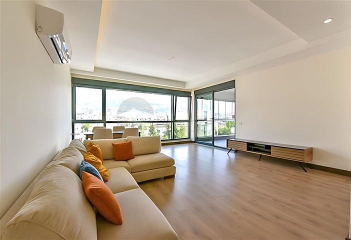 Wohnung 2+1 mit separater Küche 50 Meter vom Meer entfernt im Zentrum von Alanya