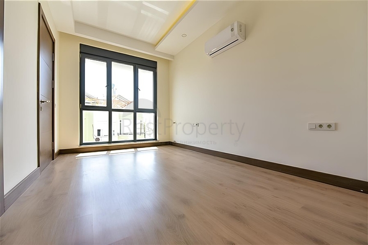 Wohnung 2+1 mit separater Küche 50 Meter vom Meer entfernt im Zentrum von Alanya