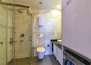 Wohnung 2+1 mit separater Küche 50 Meter vom Meer entfernt im Zentrum von Alanya