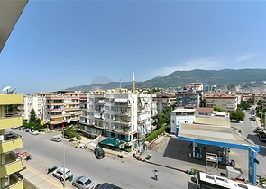 Wohnung 2+1 mit separater Küche 50 Meter vom Meer entfernt im Zentrum von Alanya