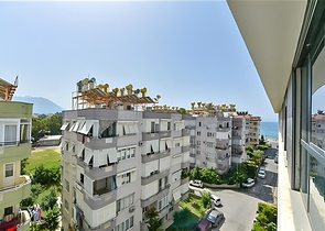 Wohnung 2+1 mit separater Küche 50 Meter vom Meer entfernt im Zentrum von Alanya