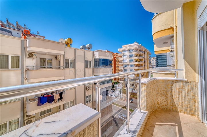 Geräumige 2+1-Wohnung in Mahmutlar