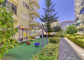 Geräumige 2+1-Wohnung in Mahmutlar