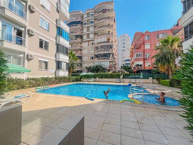 1+1 Wohnung im Stadtteil Mahmutlar, 250 m vom Meer entfernt