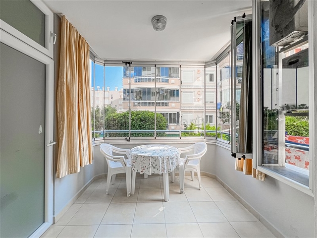 1+1 Wohnung im Stadtteil Mahmutlar, 250 m vom Meer entfernt