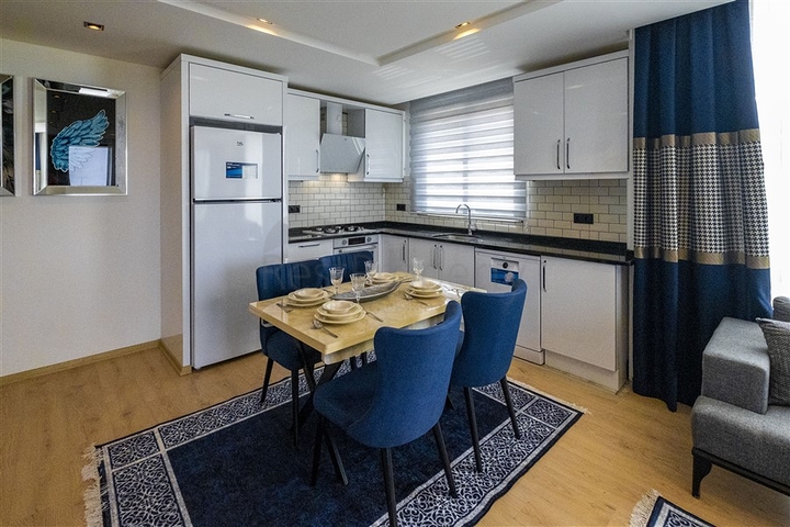 Möblierte 2+1-Wohnung in einem neuen Komplex im Stadtteil Kargicak