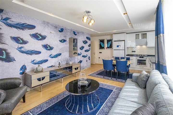 Möblierte 2+1-Wohnung in einem neuen Komplex im Stadtteil Kargicak