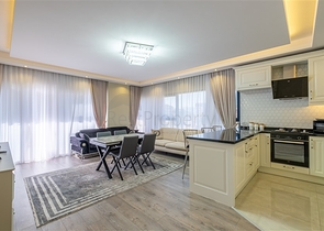 Wohnung 2+1 50 m vom Meer entfernt im Stadtteil Kargicak