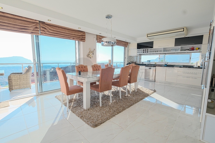 Villa mit 3+2 Grundrissen im Zentrum von Alanya mit Blick auf das Mittelmeer