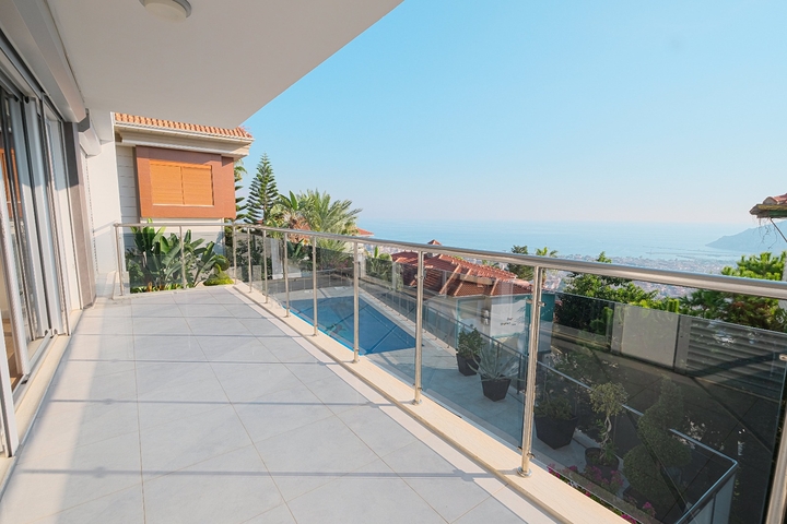 Villa mit 3+2 Grundrissen im Zentrum von Alanya mit Blick auf das Mittelmeer
