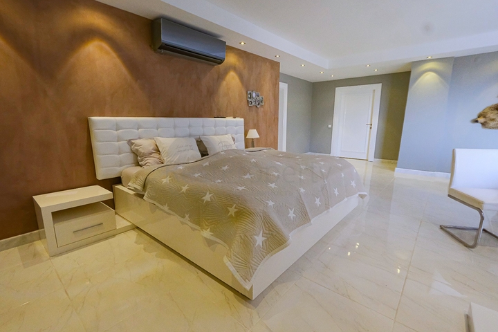 Villa mit 3+2 Grundrissen im Zentrum von Alanya mit Blick auf das Mittelmeer