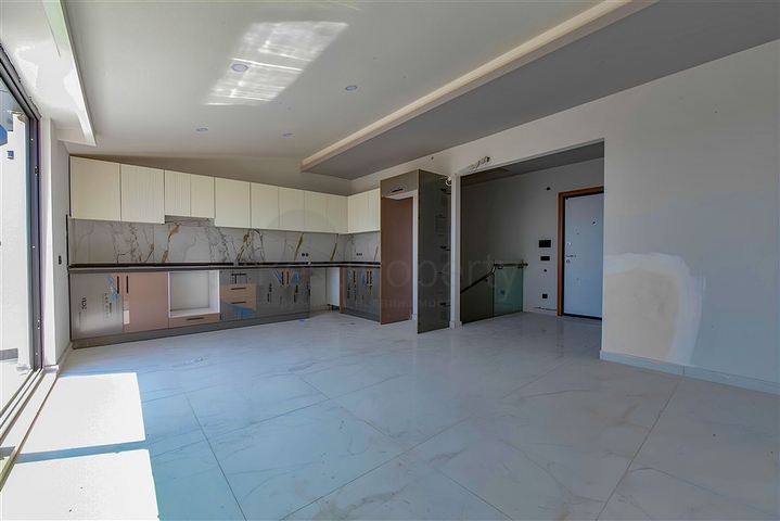 Penthouse mit drei Schlafzimmern in einem neuen Komplex mit Meerblick