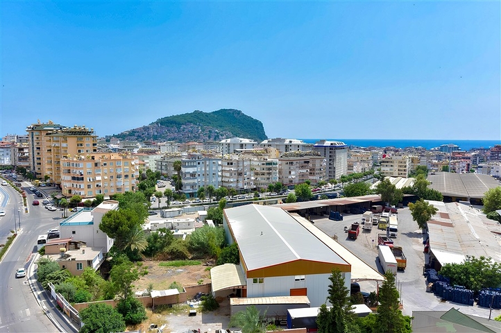 Penthouse mit drei Schlafzimmern in einem neuen Komplex mit Meerblick