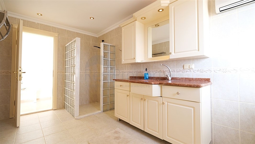 Private Villa umgeben von Natur in Kestel