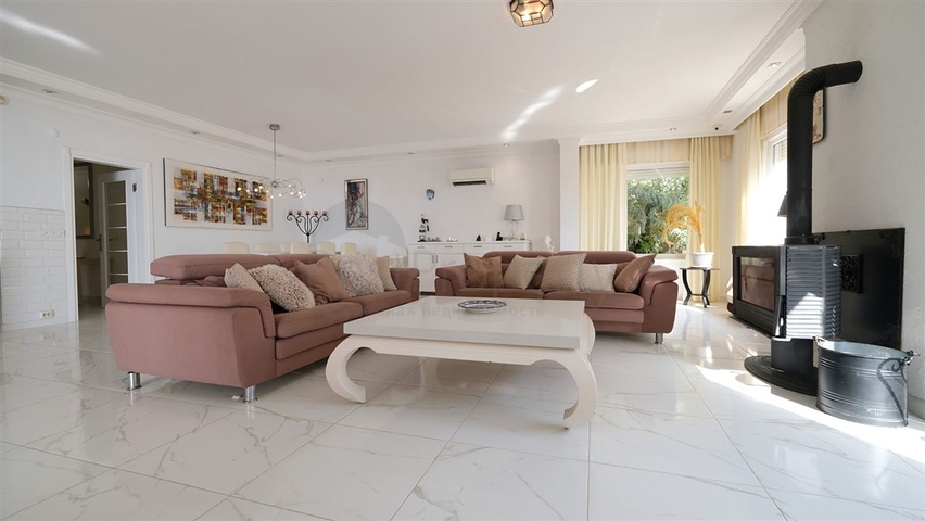 Private Villa umgeben von Natur in Kestel