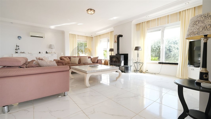 Private Villa umgeben von Natur in Kestel