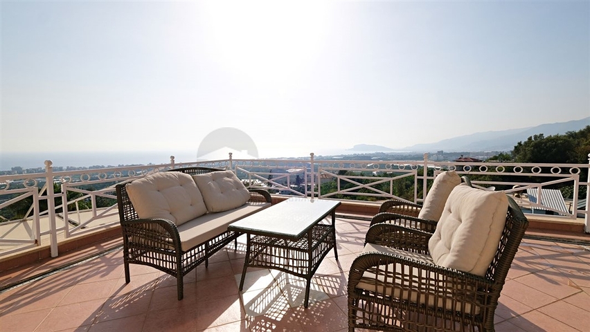 Private Villa umgeben von Natur in Kestel