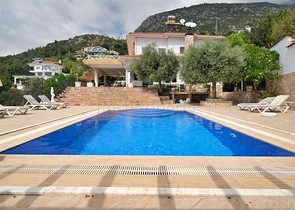 Private Villa umgeben von Natur in Kestel