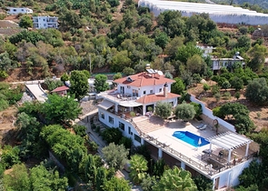 Private Villa umgeben von Natur in Kestel