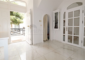 Private Villa umgeben von Natur in Kestel