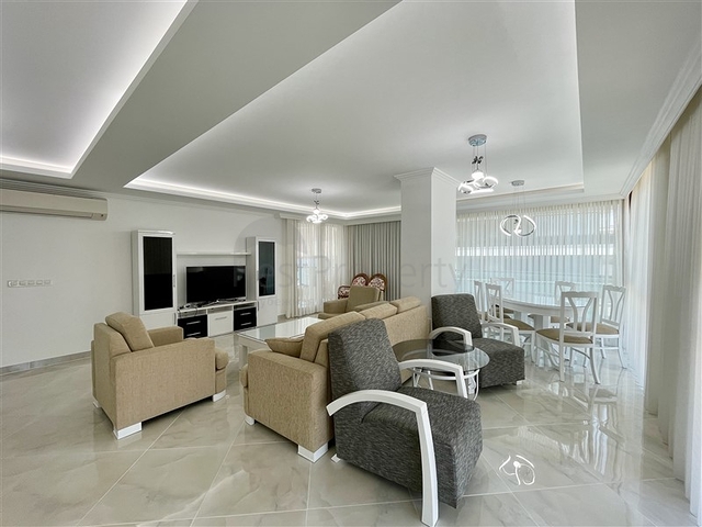 Schicke 3+1-Wohnung mit Meerblick