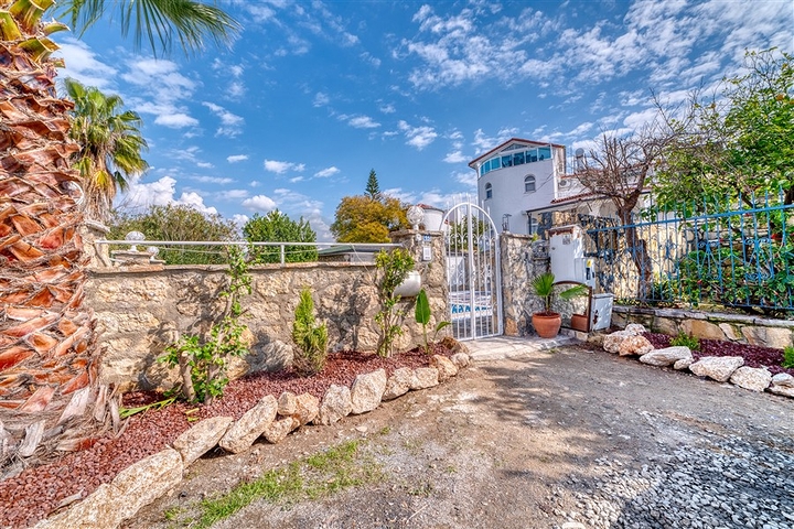 Die luxuriöse Villa ist die perfekte Kombination aus Natur und modernem Komfort