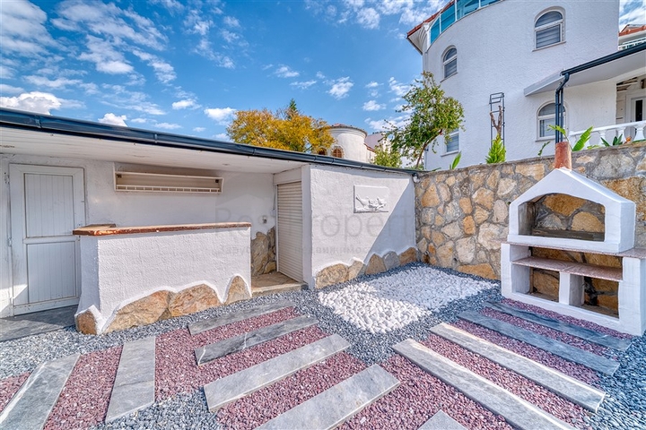 Die luxuriöse Villa ist die perfekte Kombination aus Natur und modernem Komfort