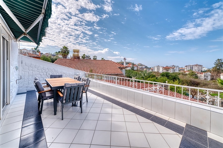 Die luxuriöse Villa ist die perfekte Kombination aus Natur und modernem Komfort