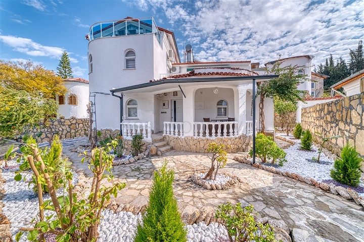 Die luxuriöse Villa ist die perfekte Kombination aus Natur und modernem Komfort